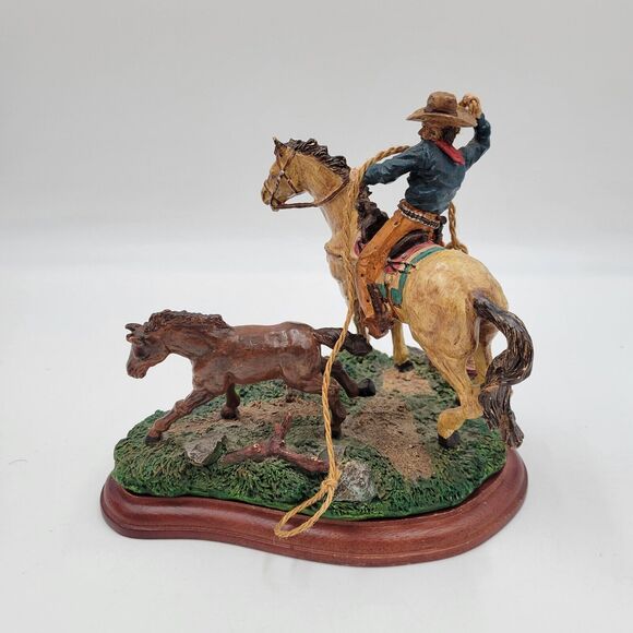 Russ Berrie Ceramic Figure on Base - Cowboy Trails Last Round-Up 14624 READ - Picture 5 of 16